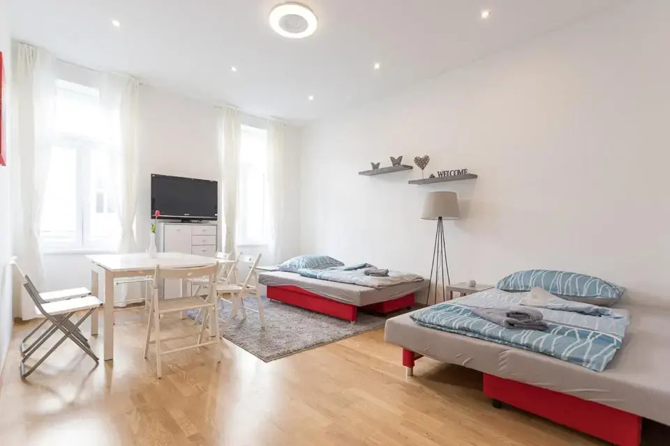 Bright Red Heart Apartment in Leopoldstadt