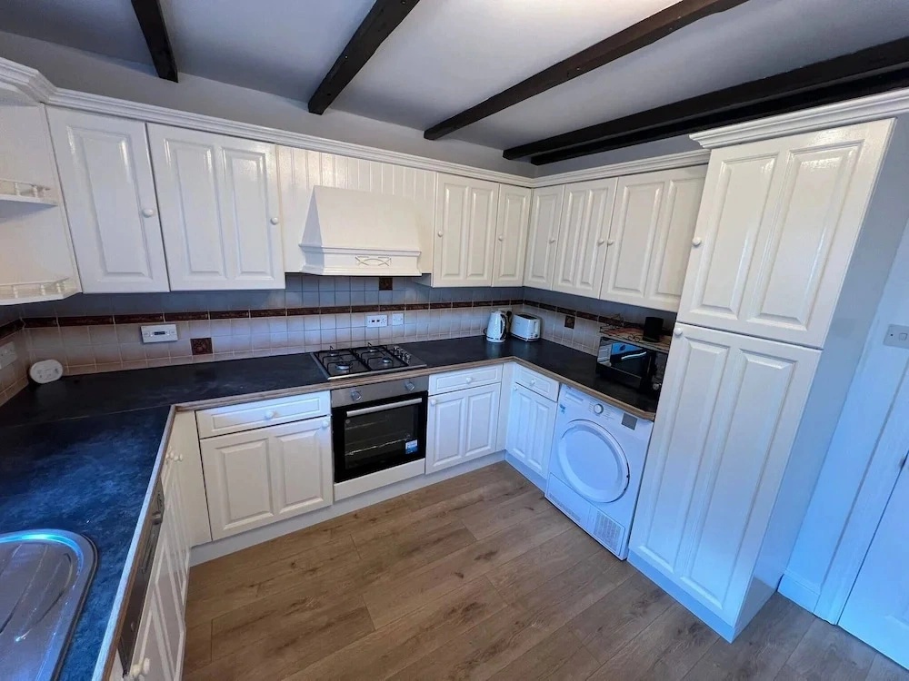 A Village Tranquil Modern Tudor House sea Views