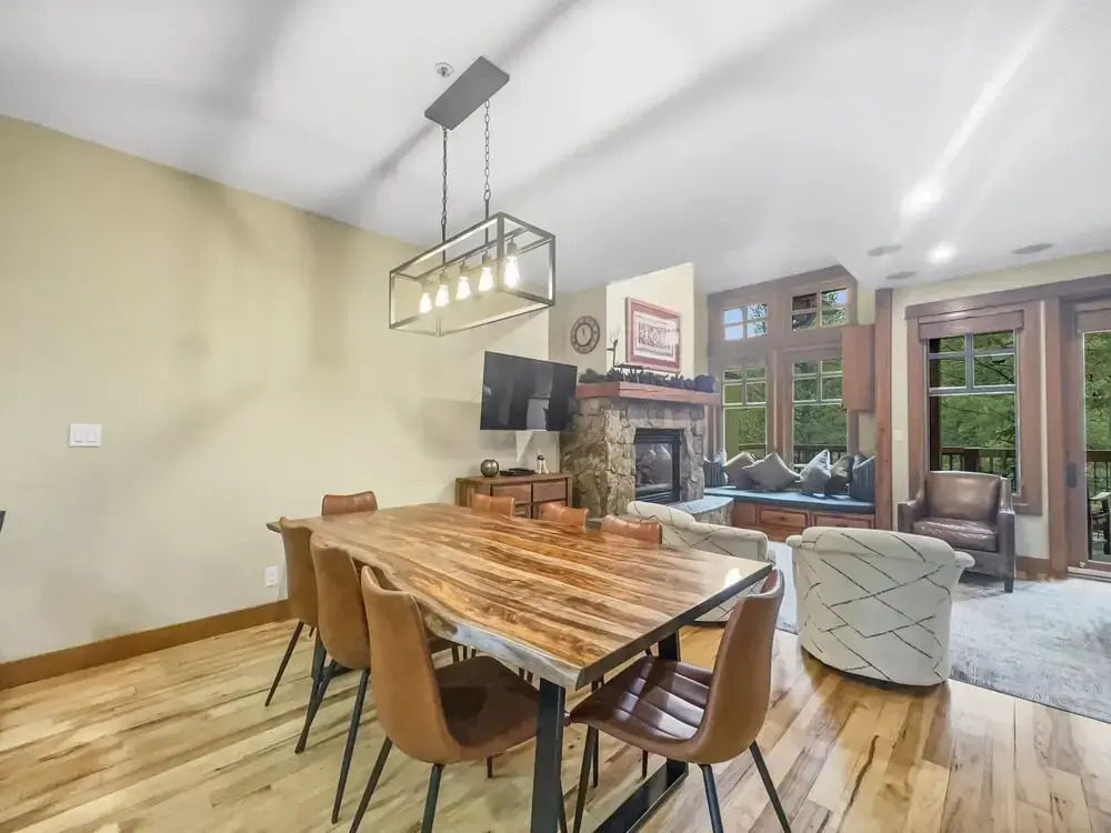 Spacious Town Home, Short Walk to Lifts, Private Hot Tub - 144C by Redawning