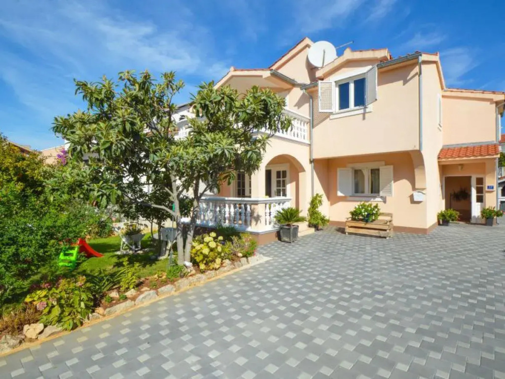 Apartment Mladen Paros 38996
