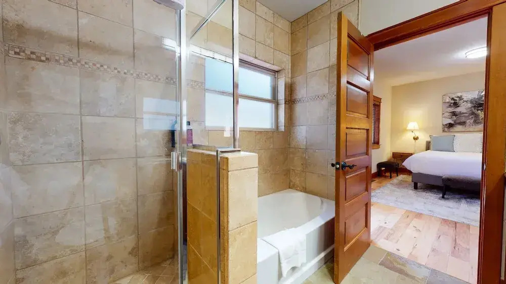Red Slate Canyon - Modern 2-story Condo