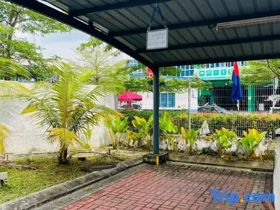 Senai Garden Apartment near Senai Airport&JPO
