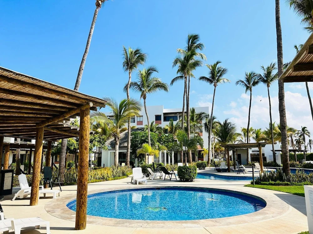 Palmilla Apartments