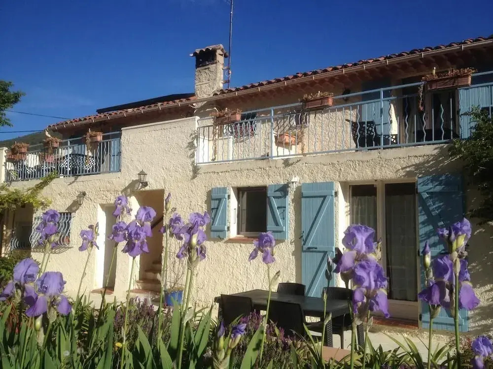 B&B with charm, quiet, kitchen, sw pool