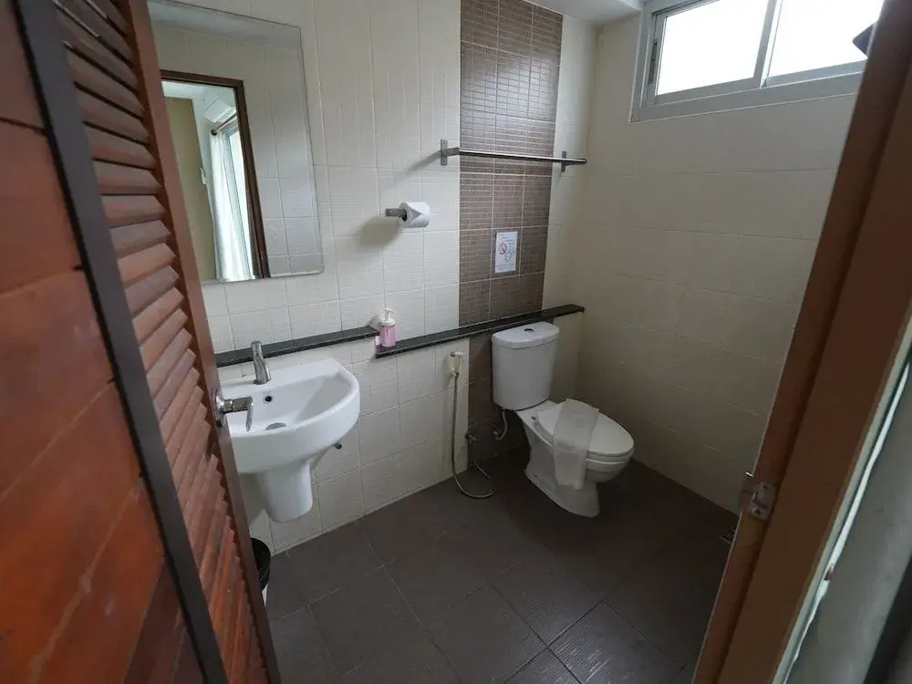 RoomQuest Tha Sala