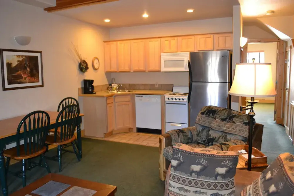 Eagle Fire Lodge & Cabins