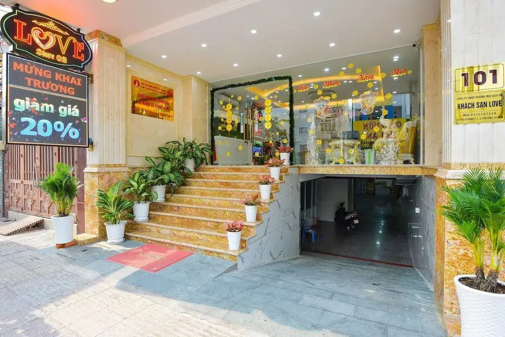 Love Hotel Airport