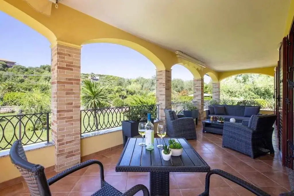 Alghero Villa Mistral per 7 persone Terrazza BBQ AC WiFi