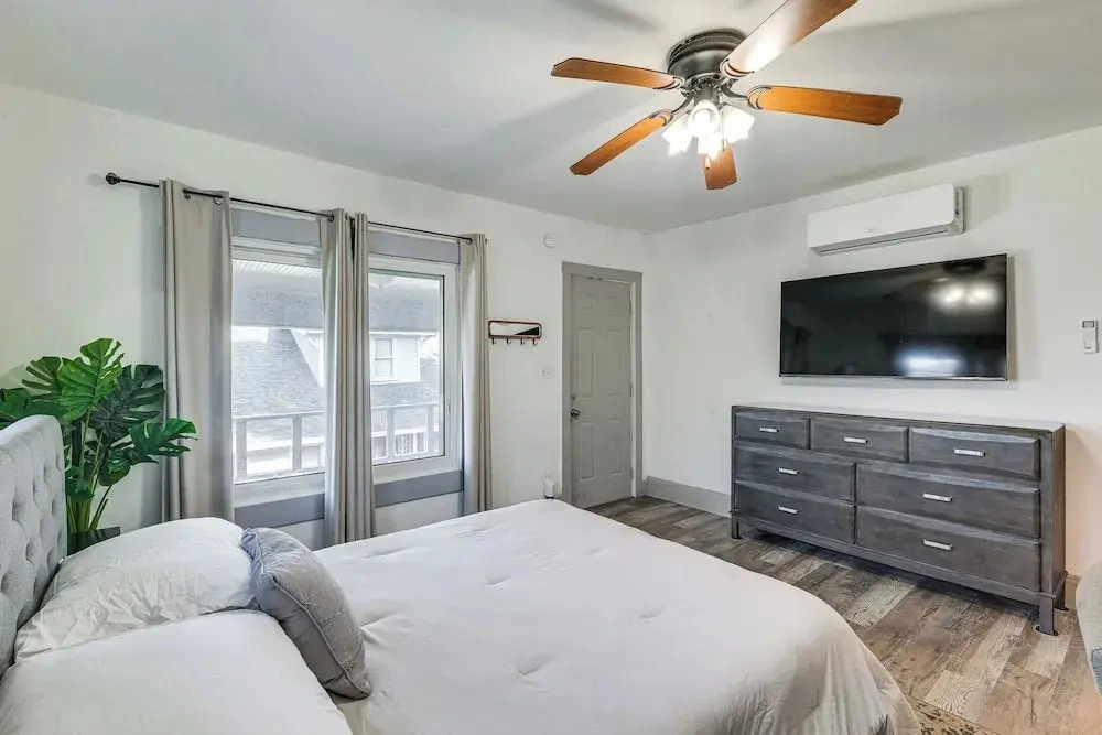 Walk to Winter Haven Hospital: Convenient Apt
