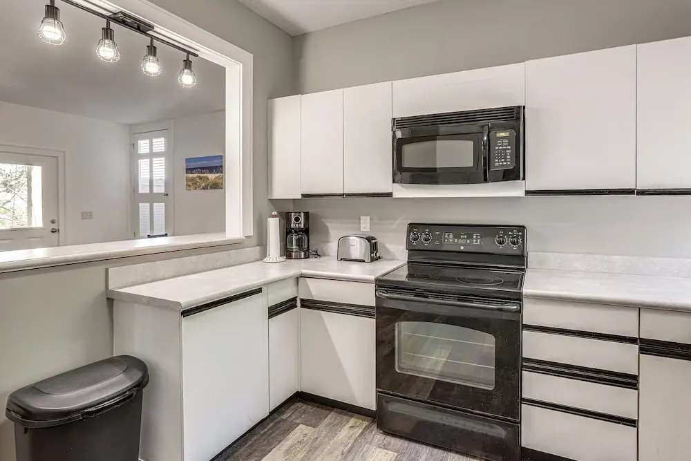 < 1 Mi to Ocean! OBX Condo w/ Decks, Pets Welcome