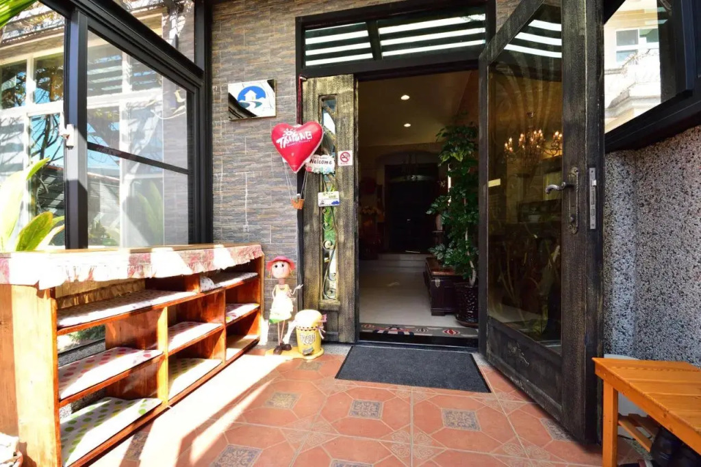 采羚包棟民宿