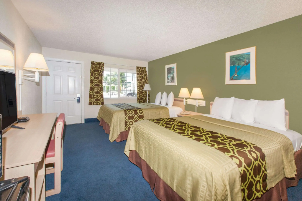 Travelodge by Wyndham Los Banos CA