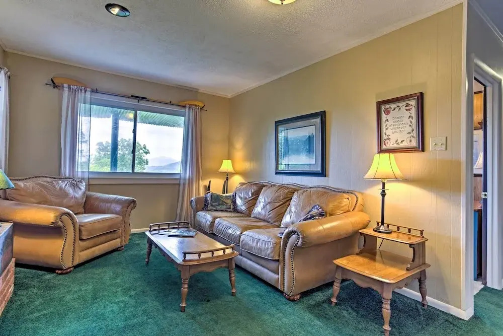 Secluded Mountain Home w/ Stunning Views & Deck!