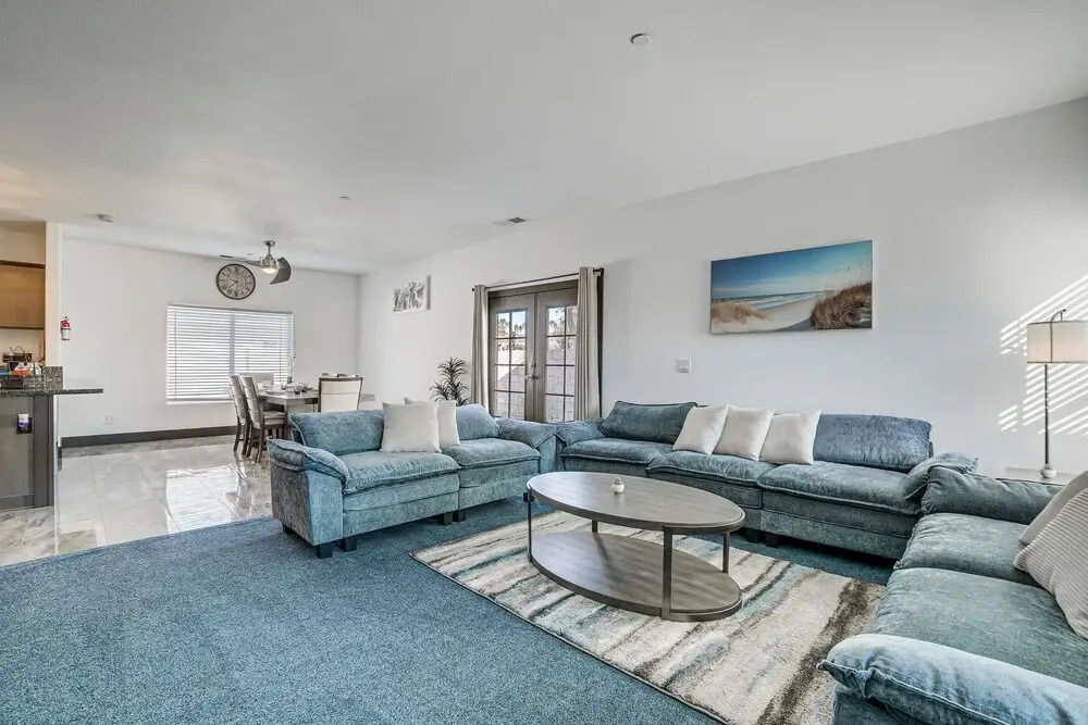 Fully Updated! Prime Riverside Spot Near Dtwn