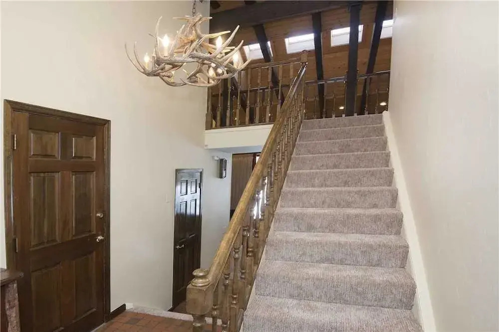 Sunburst Residence 5 Bedrooms 3.5 Bathrooms Home