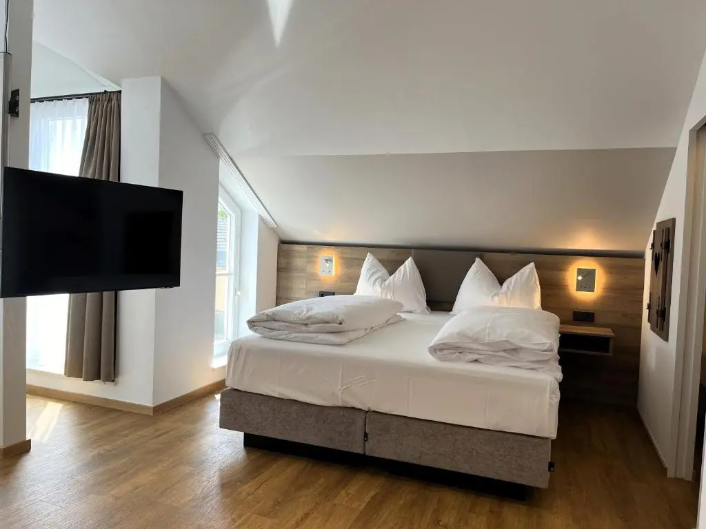 WESTSIDE Hotel