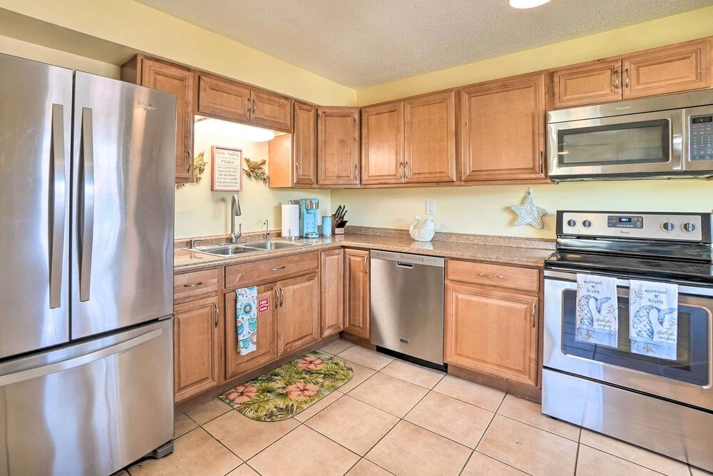 Pet-Friendly Dunedin Townhome w/ Private Yard