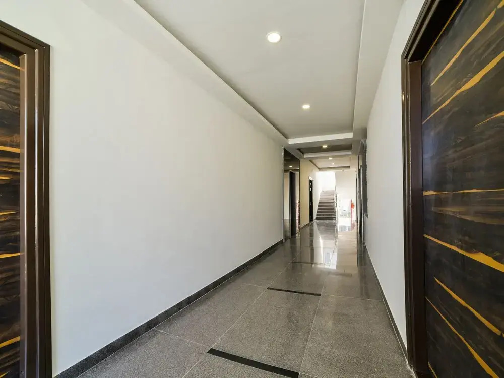 OYO 18833 SilverKey Babylon Whitefields