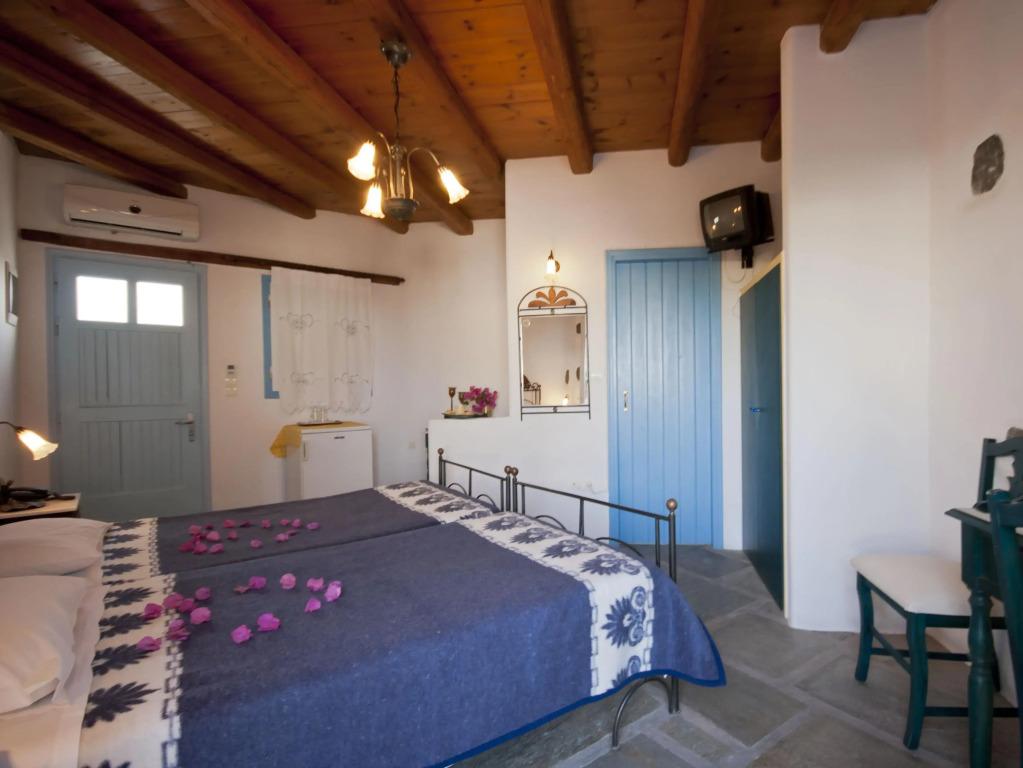 Zefi Hotel & Suites