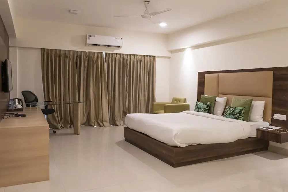 FabHotel Xen Suites