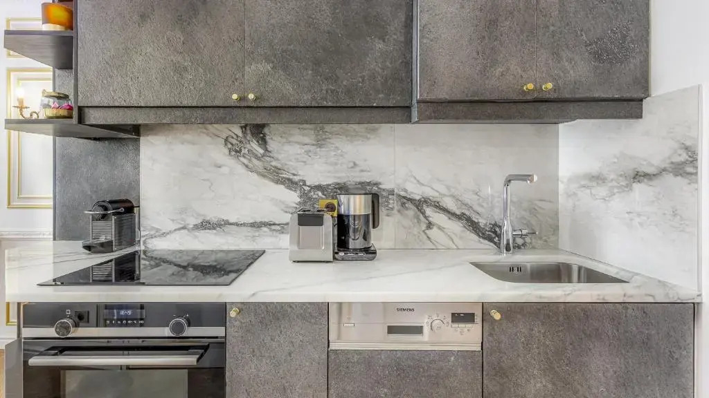 Luxury 6 Bedroom 5 bathroom Palace Apartment - Louvre View