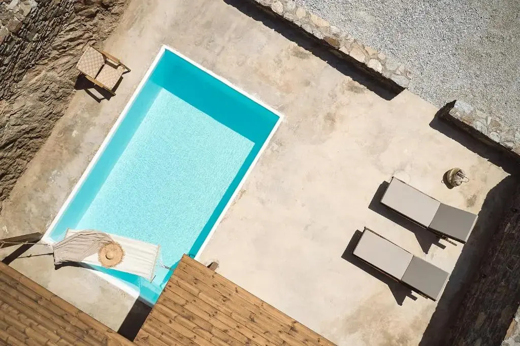 Niva Pool Suites