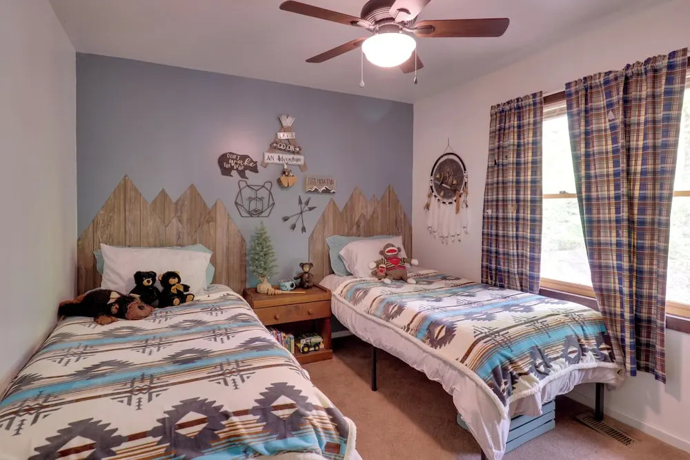 Cozy Whittier Home w/ Fire Pits < 15 Mi to Hiking!