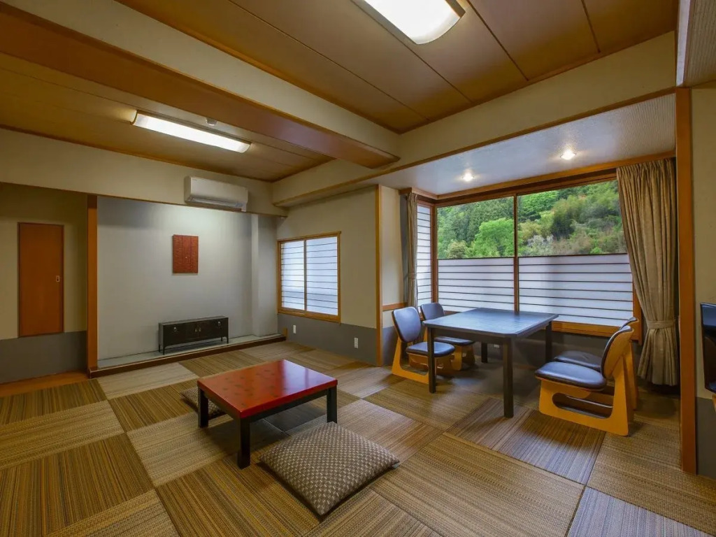 Shimobe Hotel