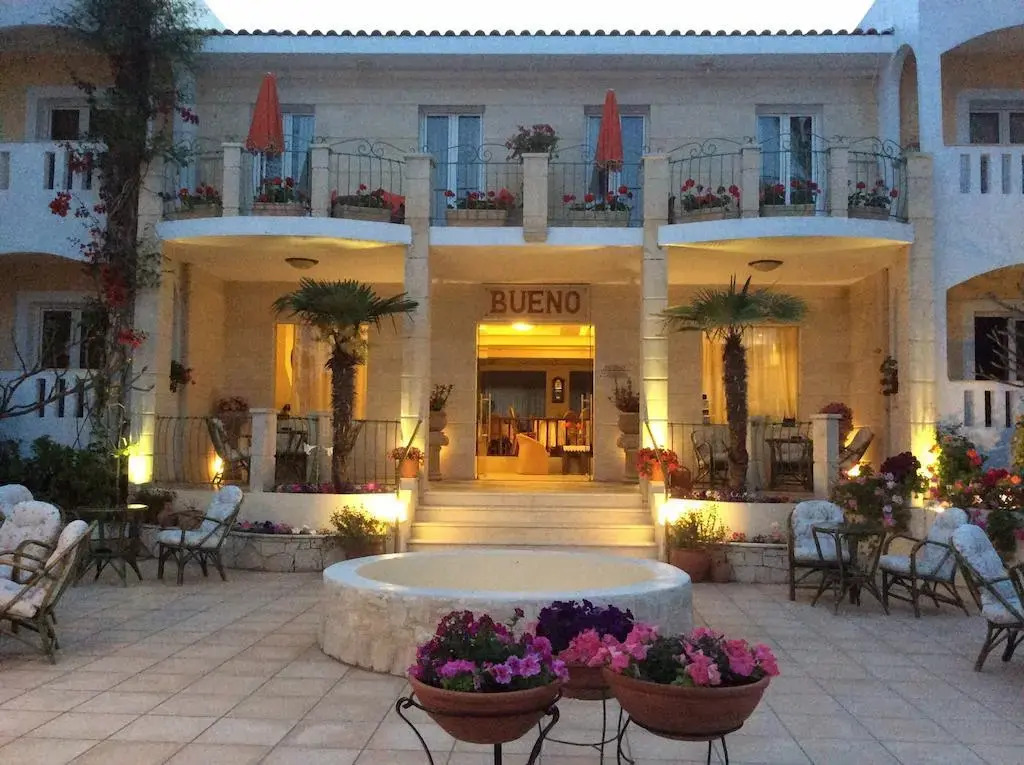 Bueno Hotel