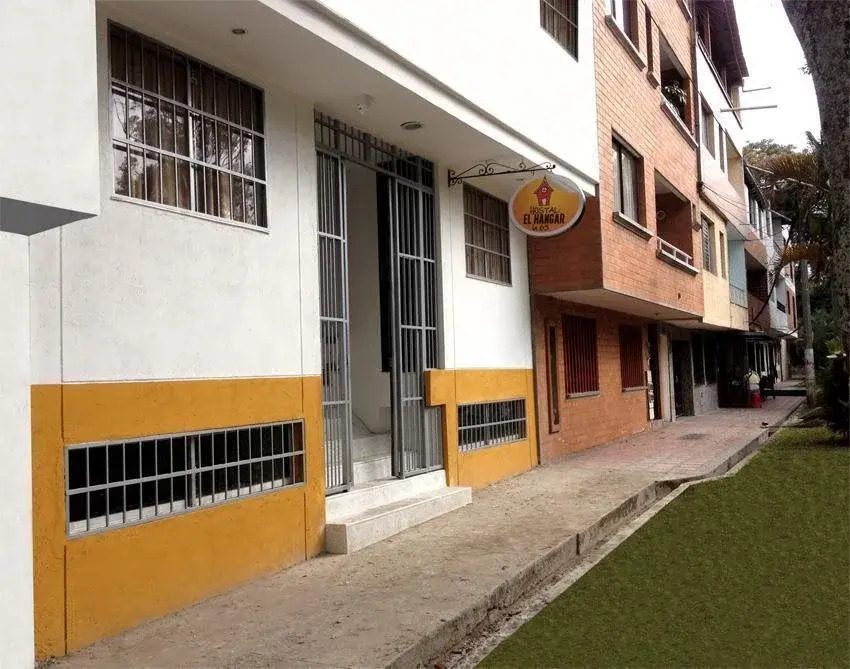 Hostal El Hangar 65