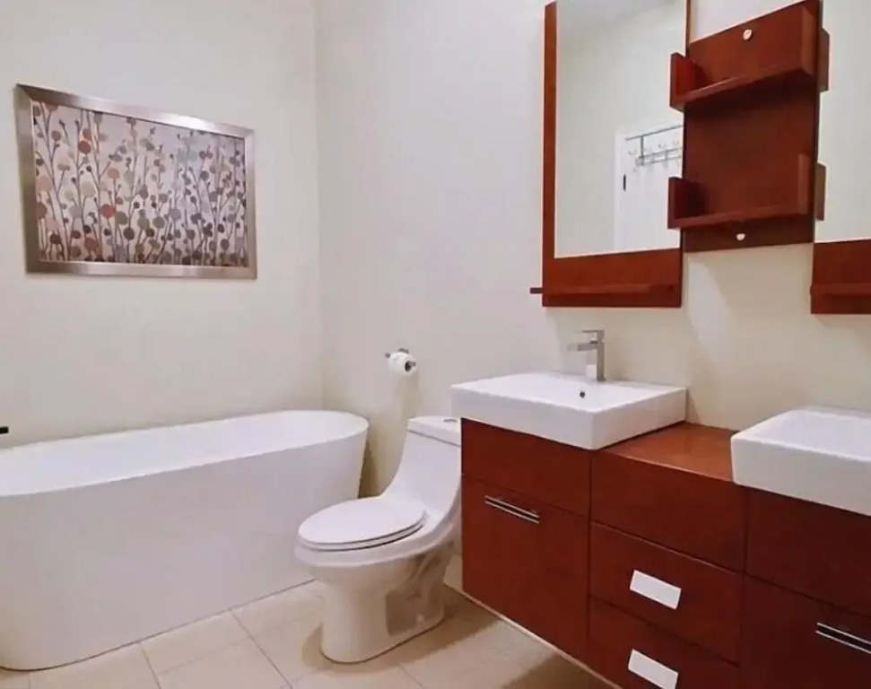 Champlain Condo 202