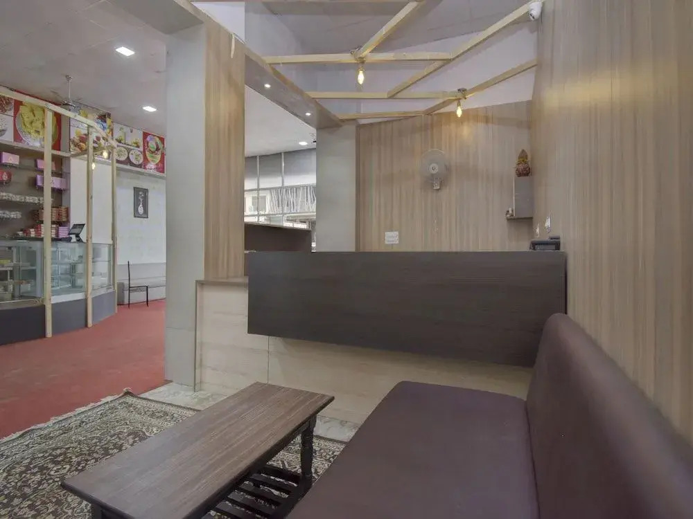 Oyo 43607 Ati They Hotel & Restaurant