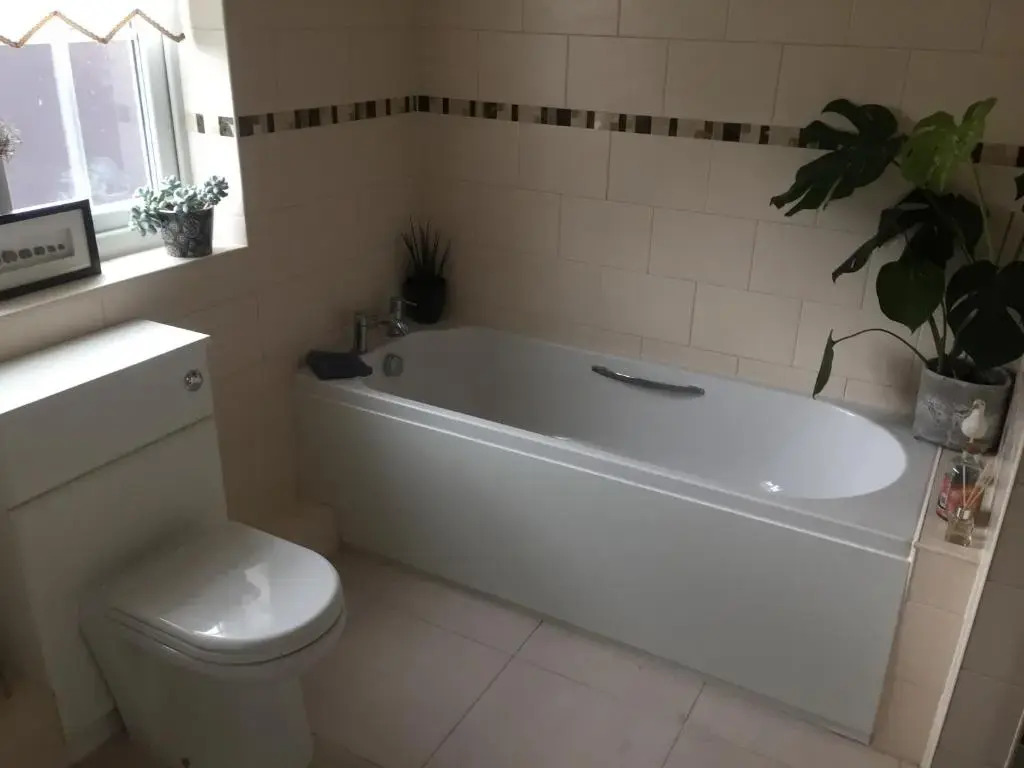 Beautiful private room with Kingsize bed and large private en-suite