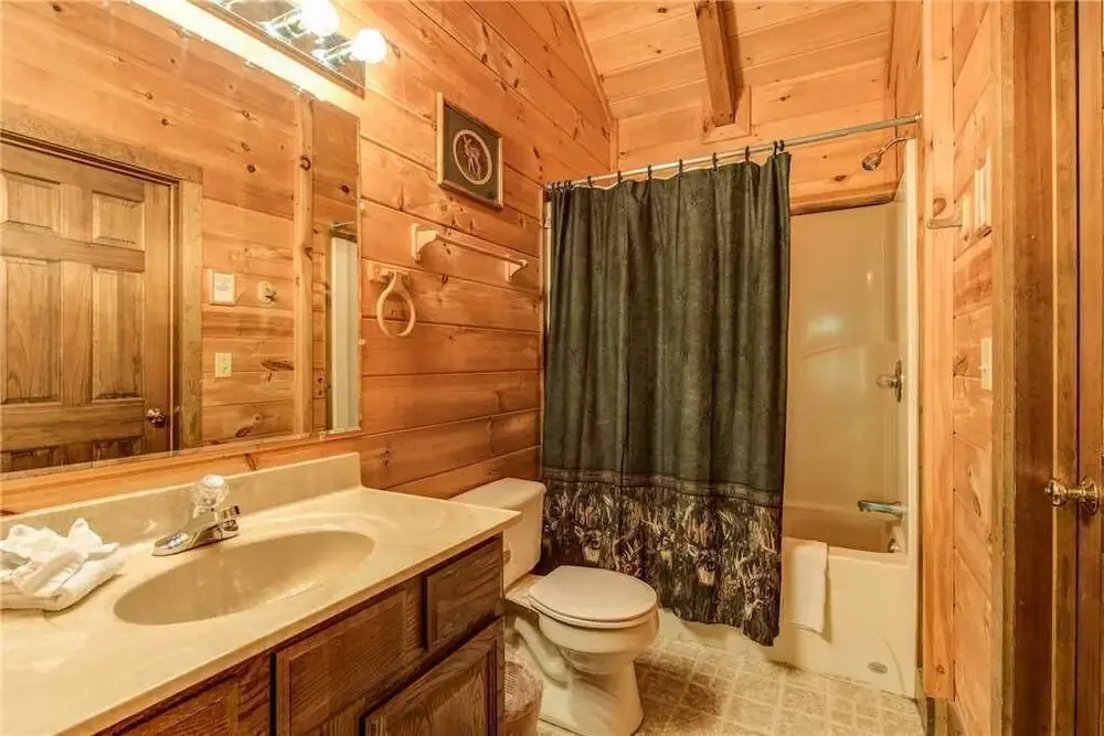 Fawn Cabin 1 Bedroom Home with Hot Tub