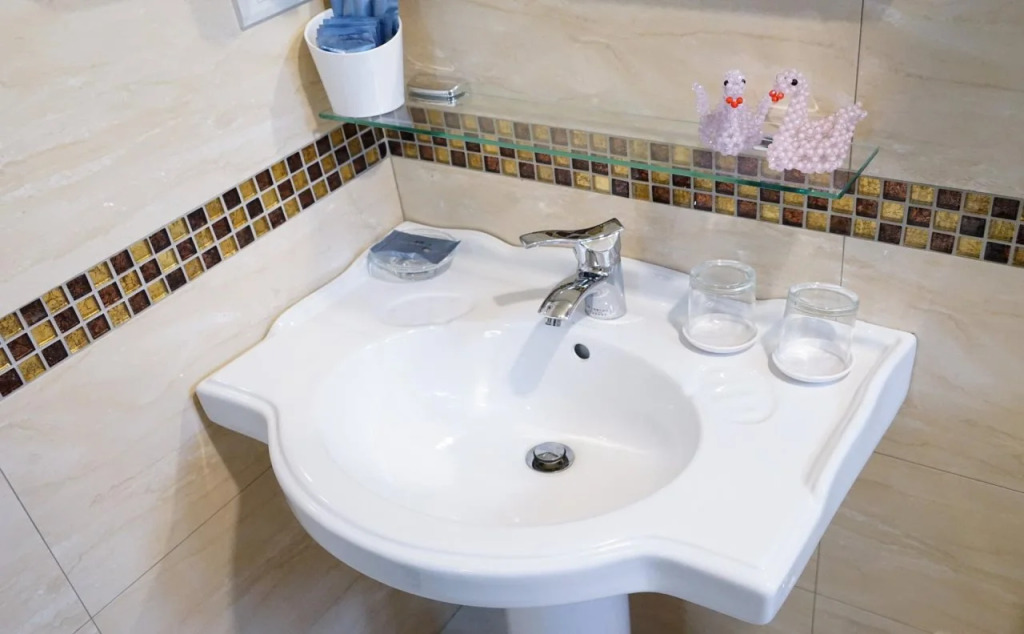 GIN JIAN Commercial Hotel