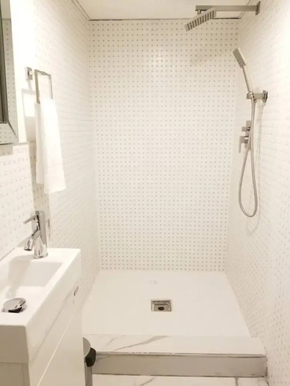 7 BR-Sleeps 15! Famous Lakefront by YouRent!
