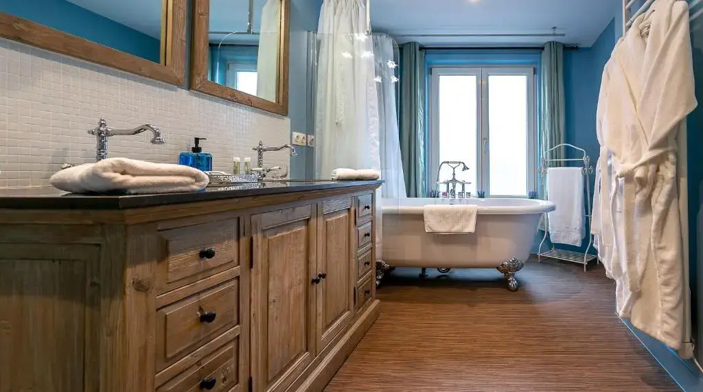The Newport Lodge included 3h PRIVATE indoor welnes & use e-bikes