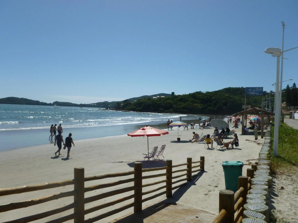Apartamentos Bombinhas - 140 metros da Praia