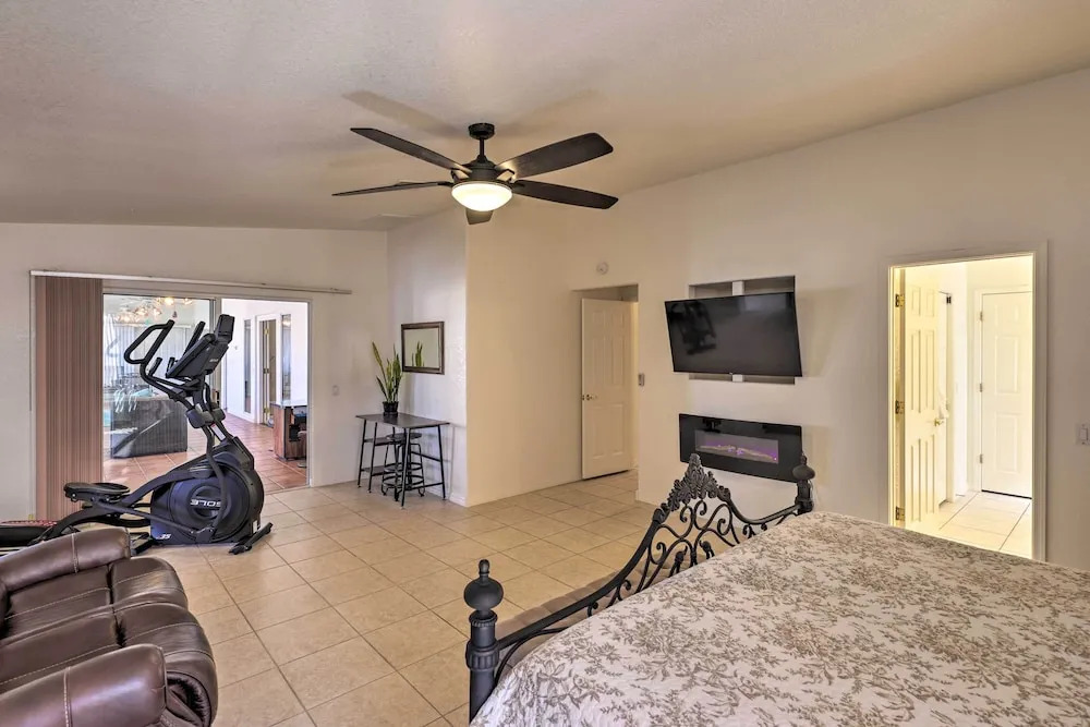 Beautiful Havasu Retreat w/ Hot Tub, Pet Friendly!