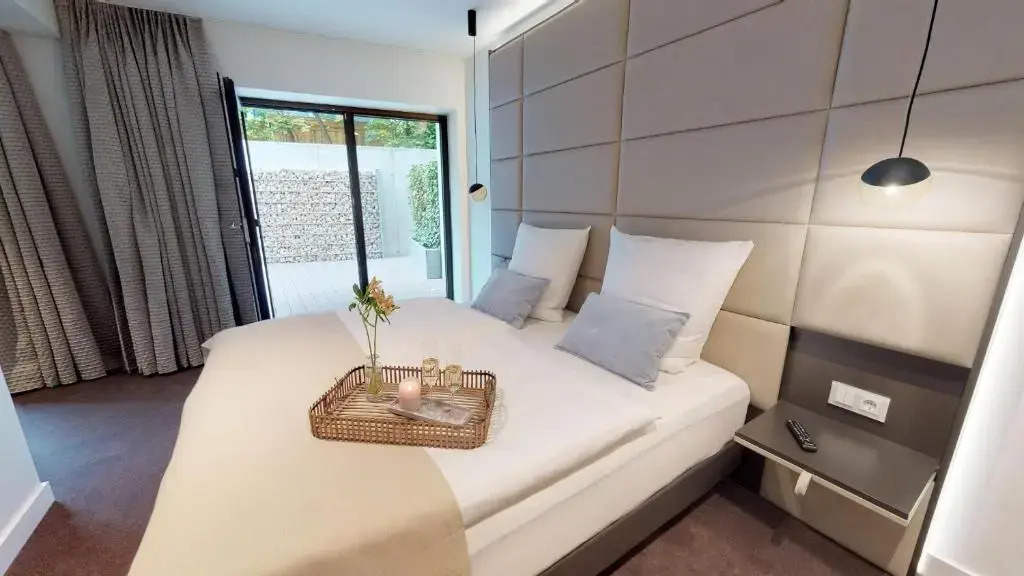 White Pearl Apartment 0.05