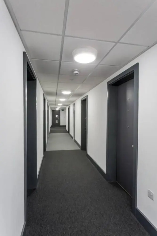 Spacious studio apartment in the heart of Oldham