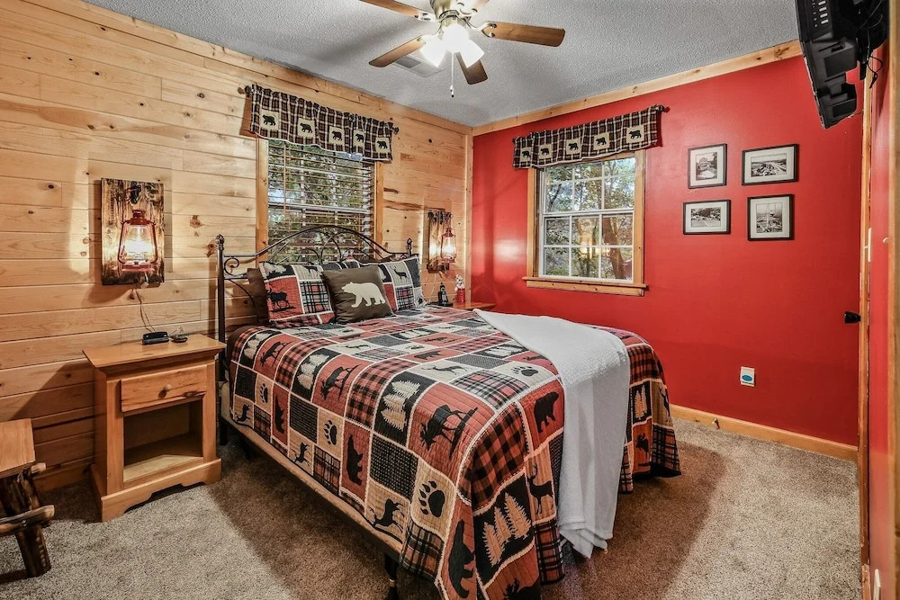 Amazing Dreams 2 Bedroom Cabin by RedAwning