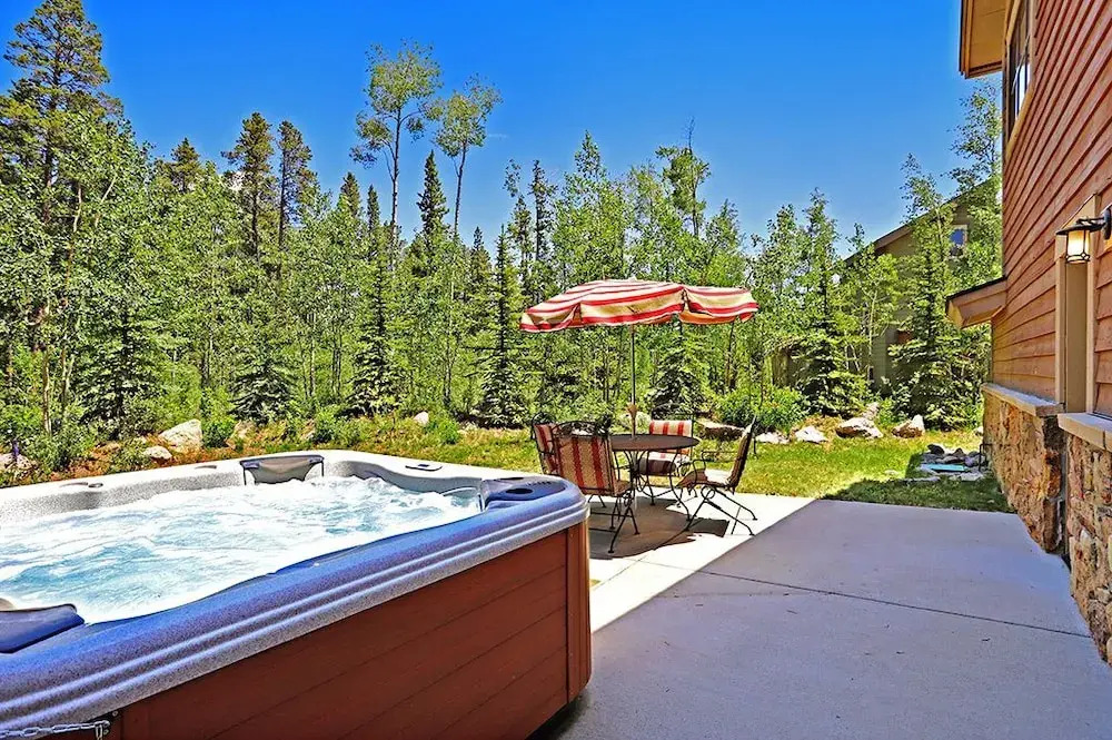 Lone Hand Lodge