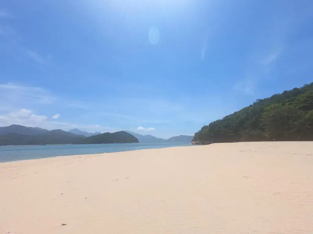 APTO PERTINHO DA PRAIA - Lindo e Equipado! Internet 400mb e 3 Tvs - Completo!