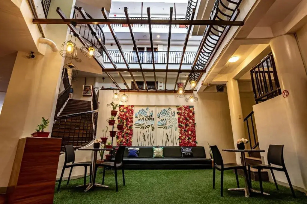 Kiwi Hotel