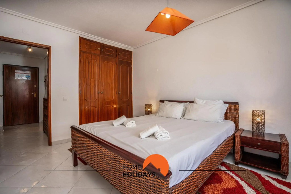 #075 Flat Near Strip Albufeira and 5m Beach