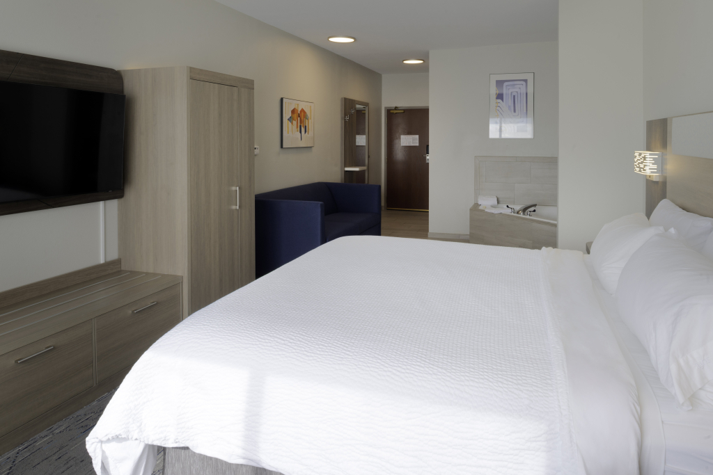 Holiday Inn Express Hotel & Suites Fort Atkinson by IHG
