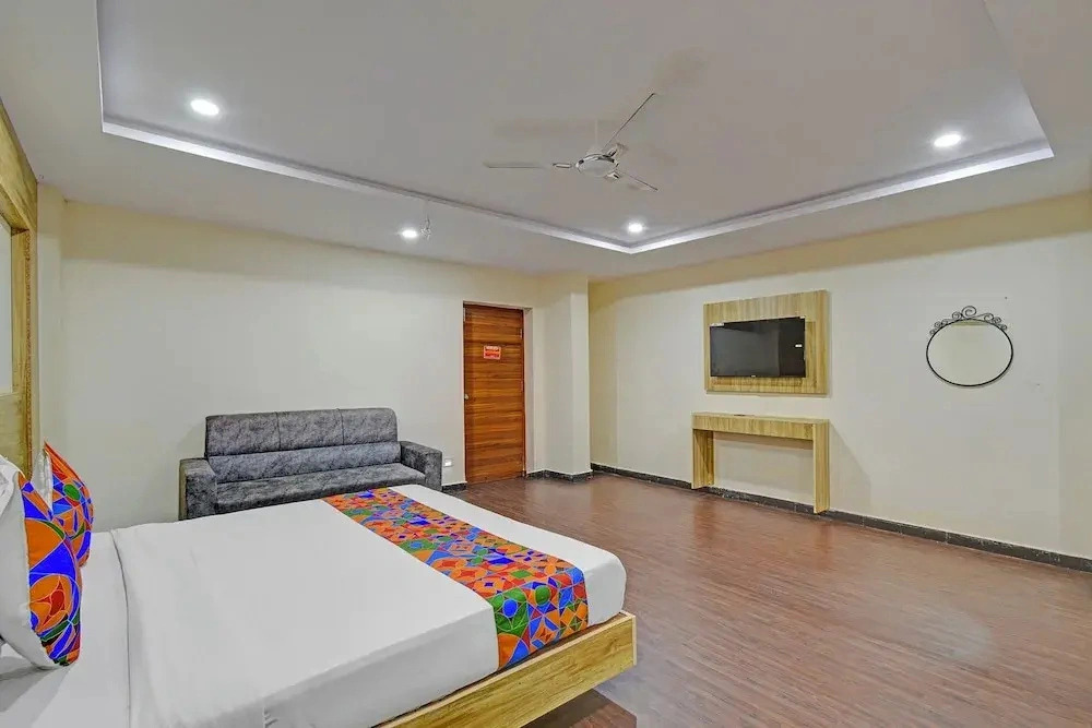 Fabhotel Cube