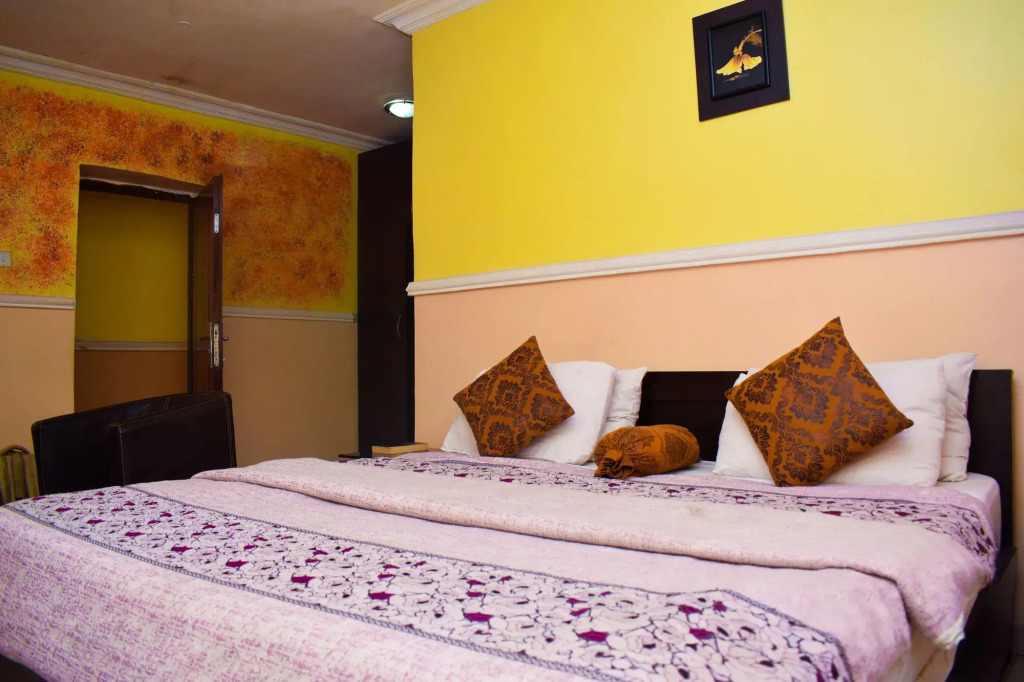 Maxton Suites