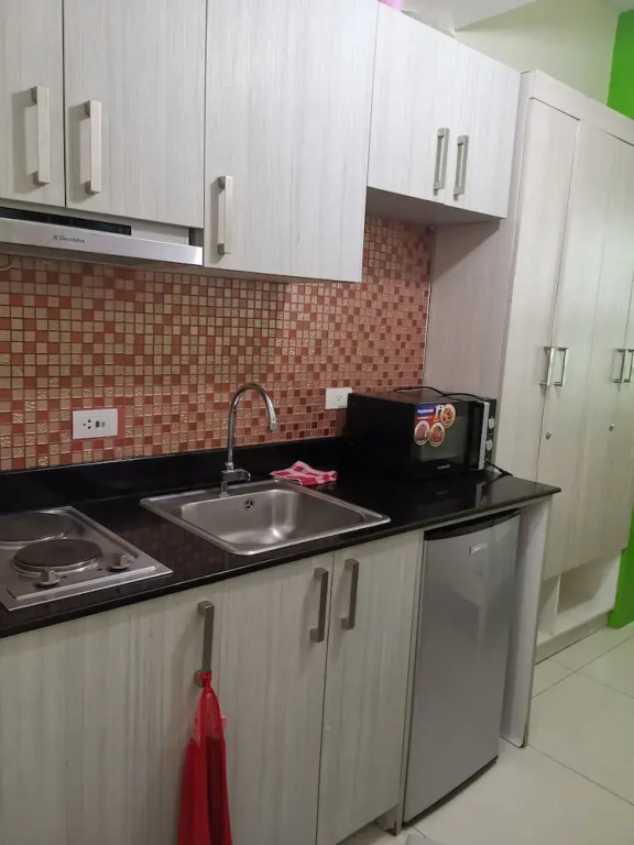 OYO 433 PBYY at Green Residences Condotel